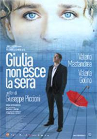 locandina del film GIULIA NON ESCE LA SERA