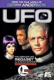 locandina del film UFO - DISTRUGGETE BASE LUNA