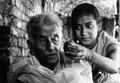 Immagine tratta dal film PATHER PANCHALI - IL LAMENTO SUL SENTIERO