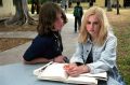 Immagine tratta dal film WHITE OLEANDER