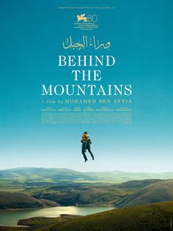 locandina del film DIETRO LE MONTAGNE