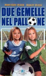 locandina del film DUE GEMELLE NEL PALLONE