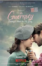 locandina del film IL CLUB DEL LIBRO E DELLA TORTA DI BUCCE DI PATATA DI GUERNSEY