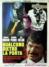 locandina del film QUALCUNO DIETRO LA PORTA