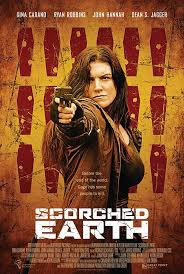 locandina del film SCORCHED EARTH - CACCIATRICE DI TAGLIE