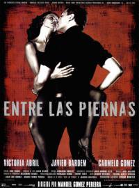locandina del film TRA LE GAMBE